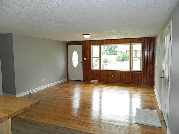 3rd image of 219 North Dr
