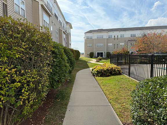 4th image of 211 Central St #113