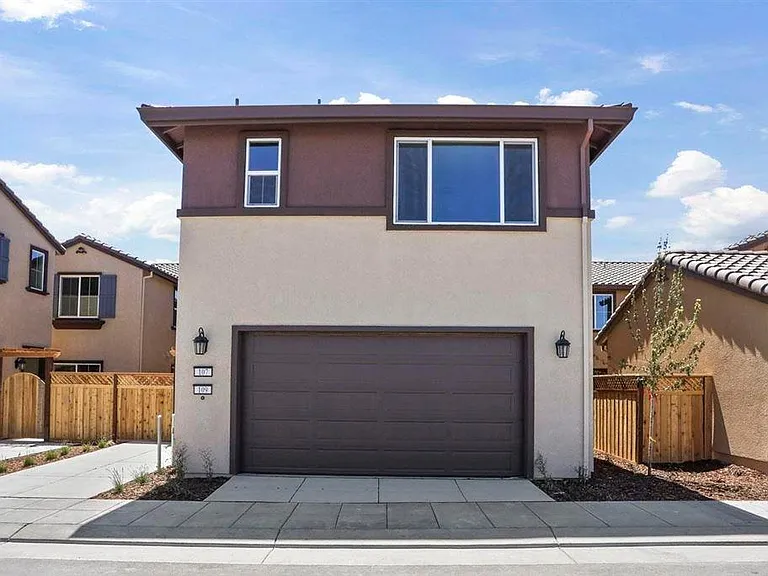 109 E Vince St — Photo 1