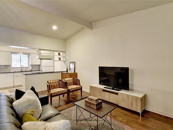2nd image of 1304 Mariposa Dr APT 263