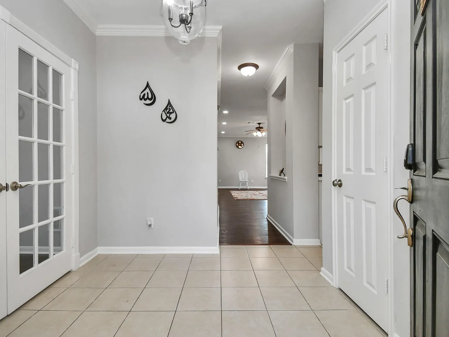 3 bed, 2.0 bath, 1809 sqft, $2,300 — Photo 3