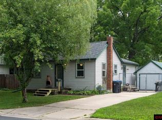 1327 Marsh St, Mankato, MN 56001