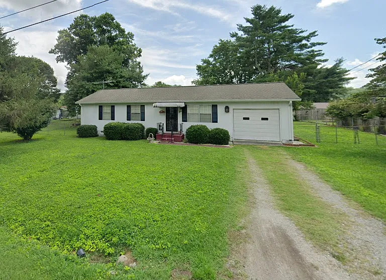 2566 Railroad St — Photo 23