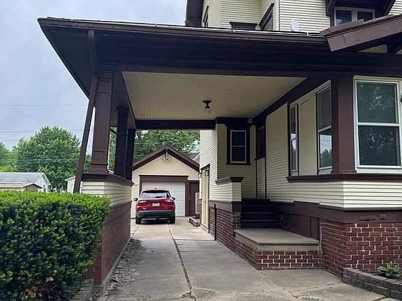 5th image of 302 S Main St