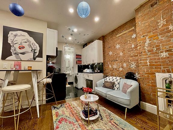 2nd image of 122 W 20th St APT 2R