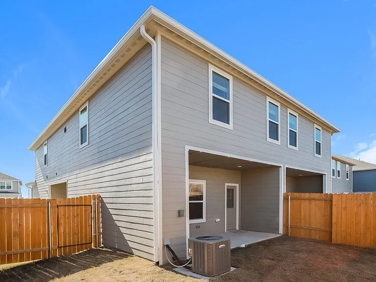 220 Marsh Ln — Photo 20
