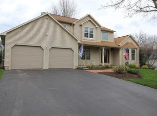 7499 Overland Dr, North Syracuse, NY 13212