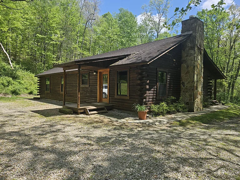 3274 Swans Rd NE — Photo 1