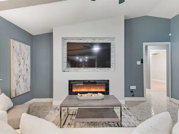 201 Price Dr, Lewisville, TX 75067