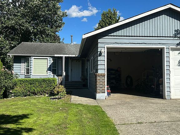 3rd image of 3752 Harwood Cres