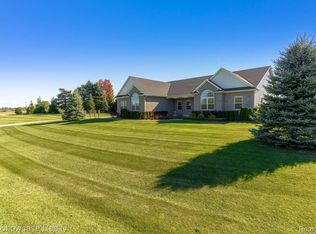 4276 Taggett Lake Dr, Highland, MI 48357