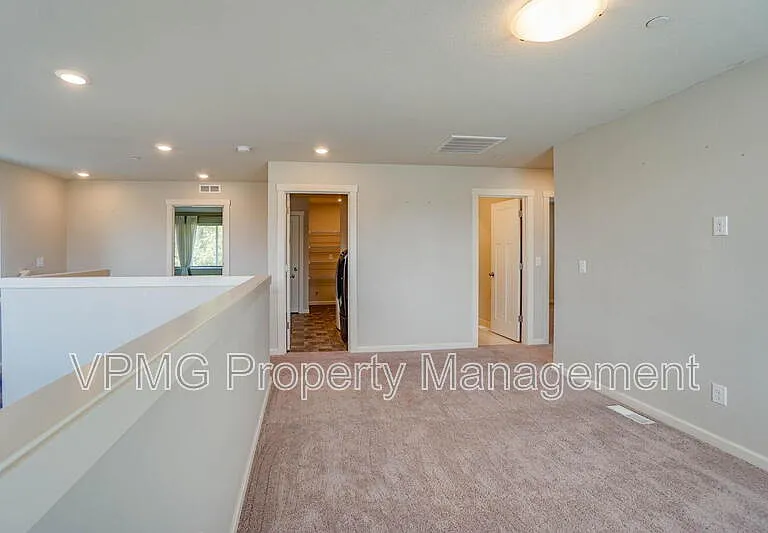 6301 N 89th Ave — Photo 33