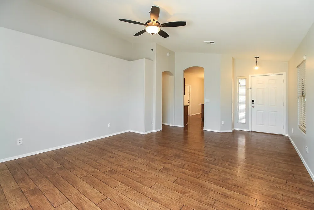 3 bed, 2.0 bath, 1306 sqft, $2,350 — Photo 4