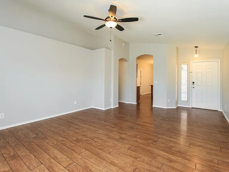 2533 E Camino St — Photo 4