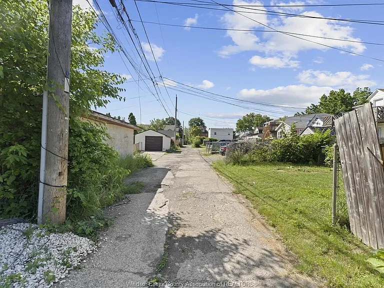 371 Curry Ave — Photo 38