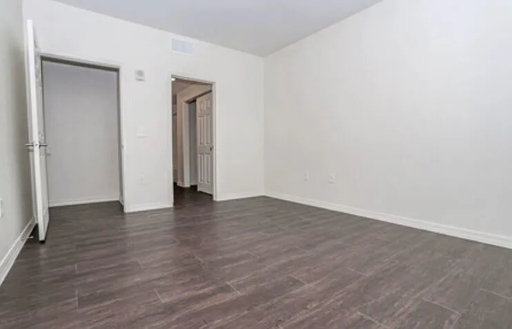 Sunland Country Apartments — Photo 10