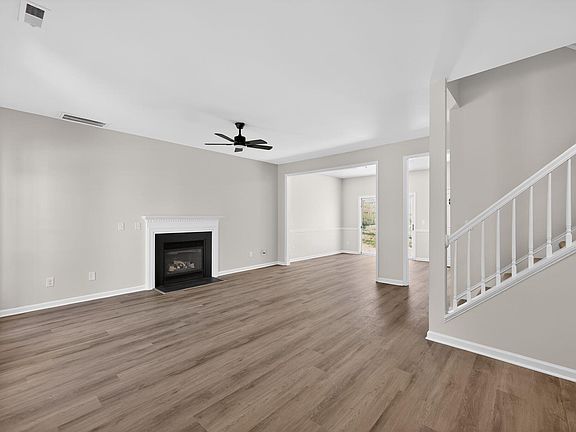 4th image of 629 Hanska Way