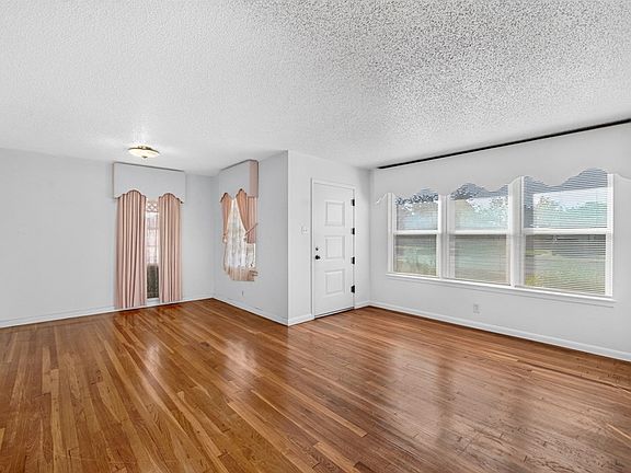 2nd image of 3211 Maple Ave