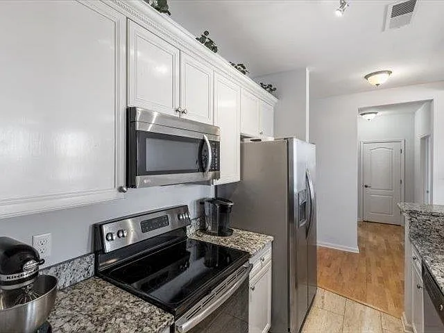 580 S Main St #204 — Photo 7