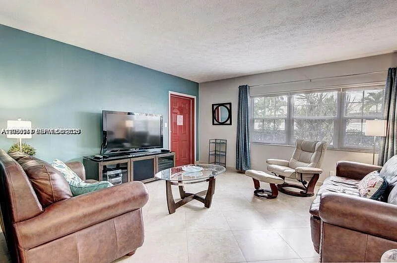 Pompano Place Condo — Photo 2