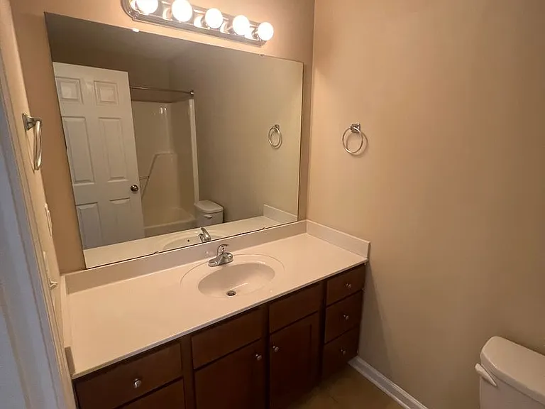 712 E Catawba St #B — Photo 10