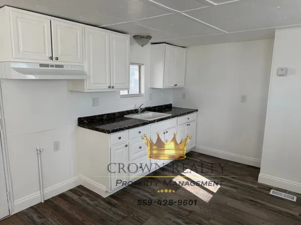 955 S K St, Tulare, CA