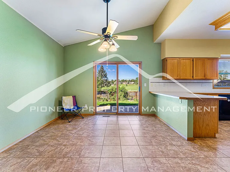 2924 Troxell Ave — Photo 8