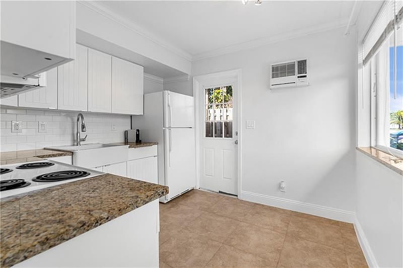 1st image of 2756 NE 32nd St APT 3