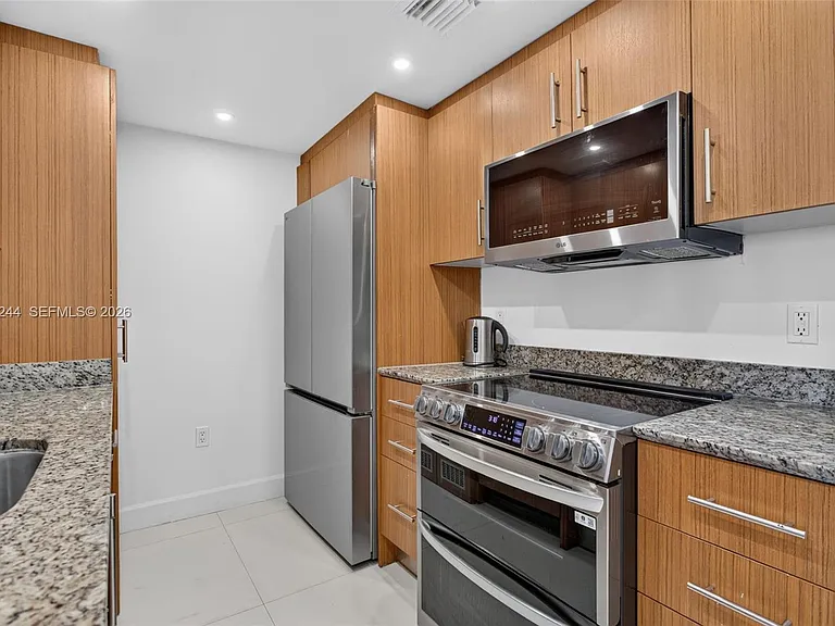 10275 Collins Ave #1521 — Photo 15