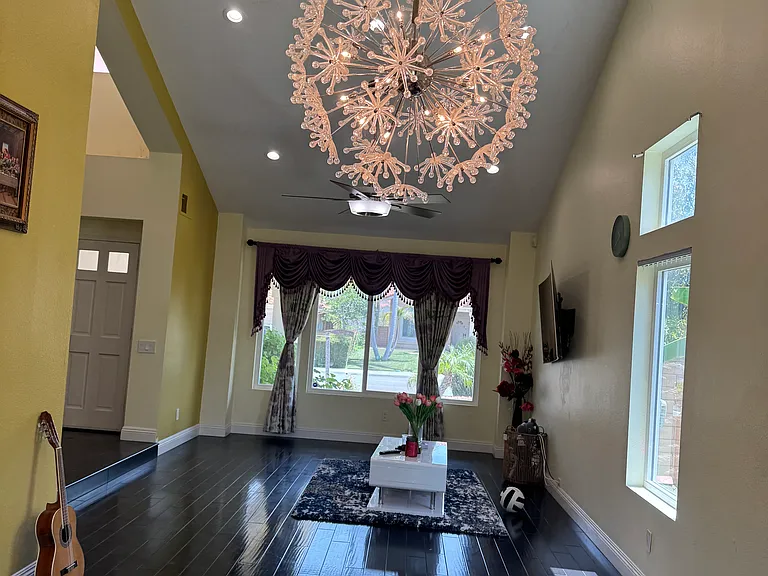 13885 Clatsop Way — Photo 3