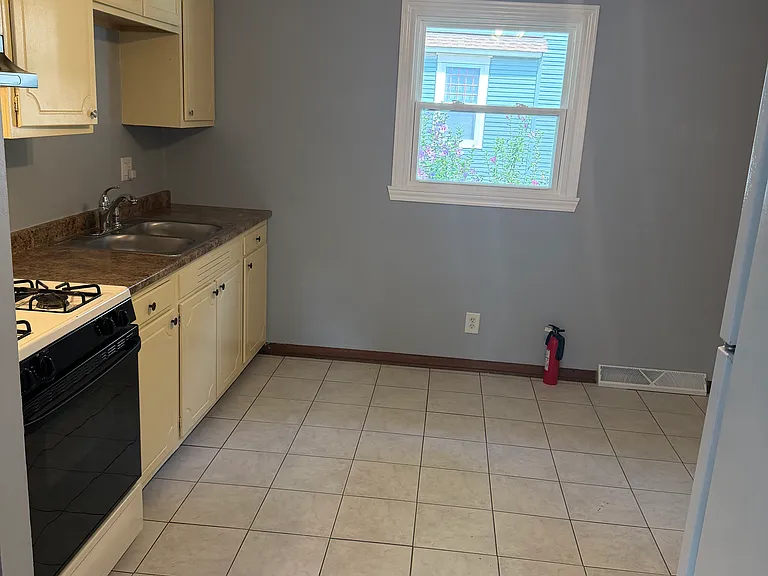 1209 Jackson St — Photo 2