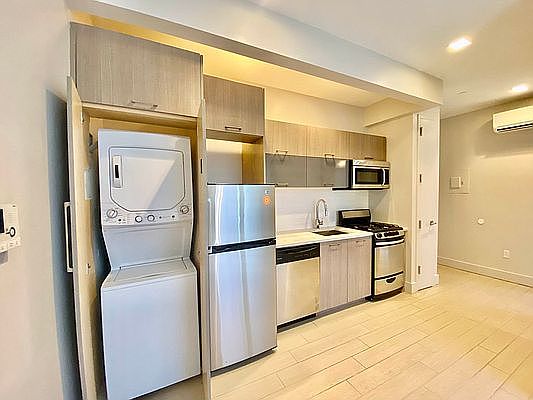 1st image of 272 W 139th St #3C