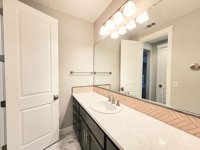 1655 Claremont Dr — Photo 38