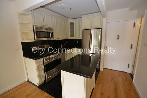 Rented by City Connections Realty | media 18