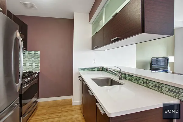 Sold by Bond New York | media 3
