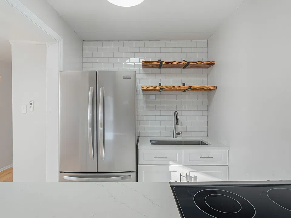2114 Washington Ave #8
