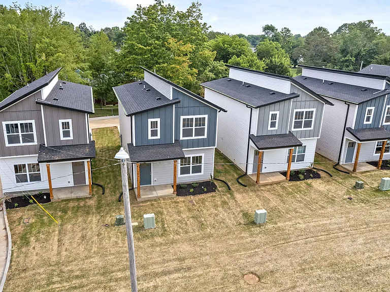 1377 Crossland Ave — Photo 14