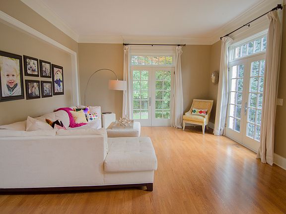 4th image of 6918 Rosewell Ln