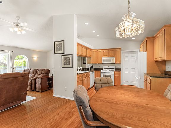 5th image of 2660 SW Hume Ct