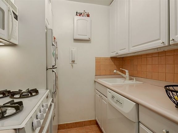 4th image of 209 E 56th St APT 7E
