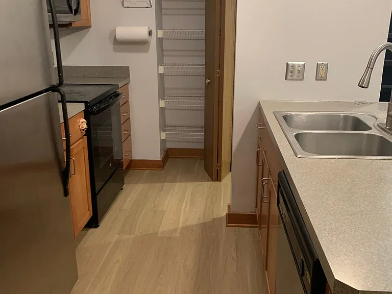 215 7th St NE #206 — Photo 3