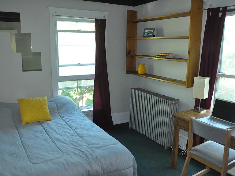118 Ferris Pl — Photo 2