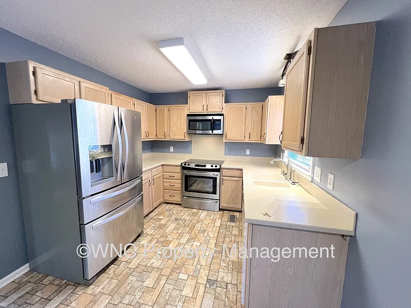 3 bed, 2.0 bath, 1750 sqft, $2,200 — Photo 4