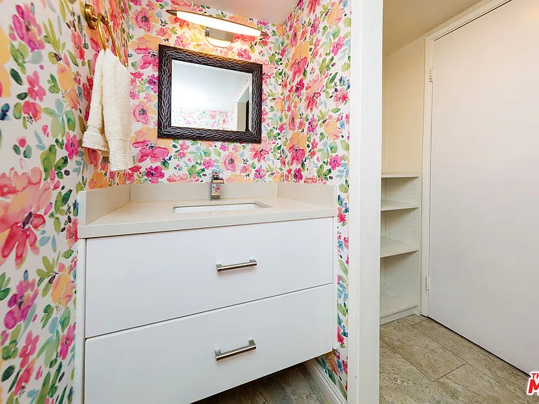 5848 Hazeltine Ave #10 — Photo 11
