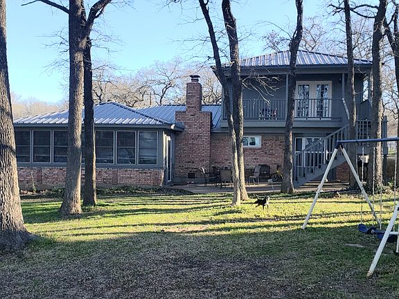 3rd image of 1720 Woodview Dr