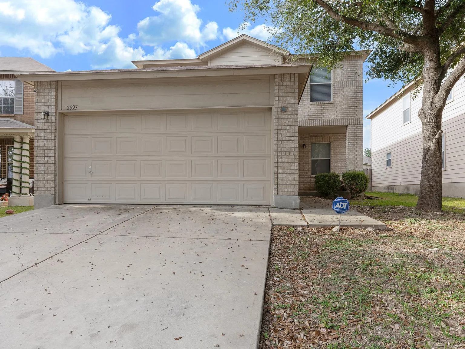 3 bed, 2.5 bath, 2408 sqft, $1,800 — Photo 2