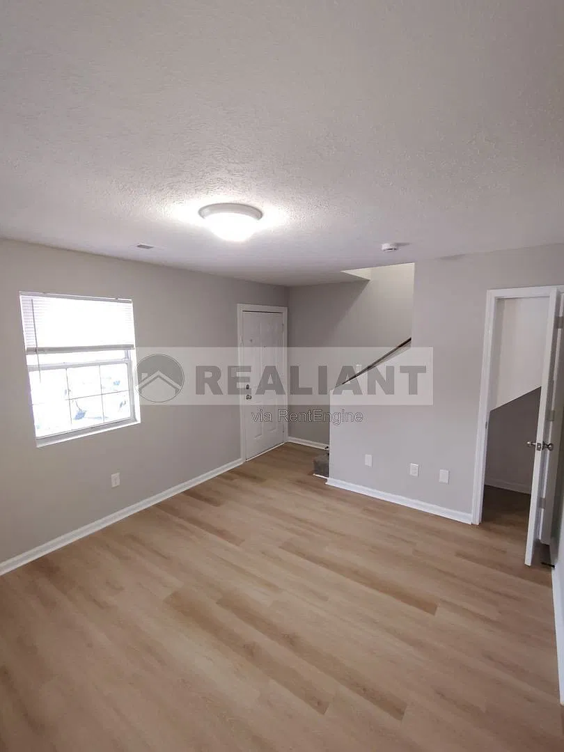 2 bed, 1.5 bath, $895 — Photo 3