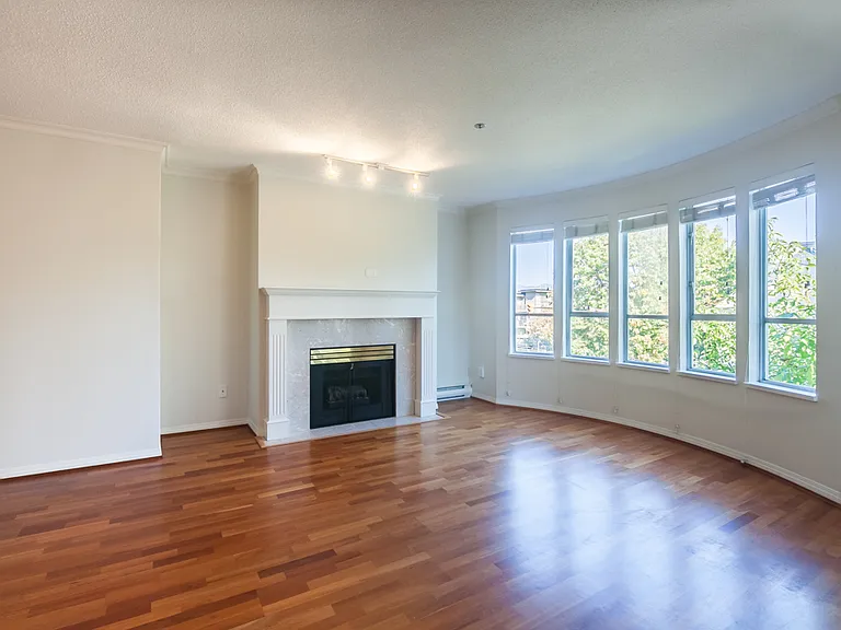 3220 W 4th Ave #D100 — Photo 3