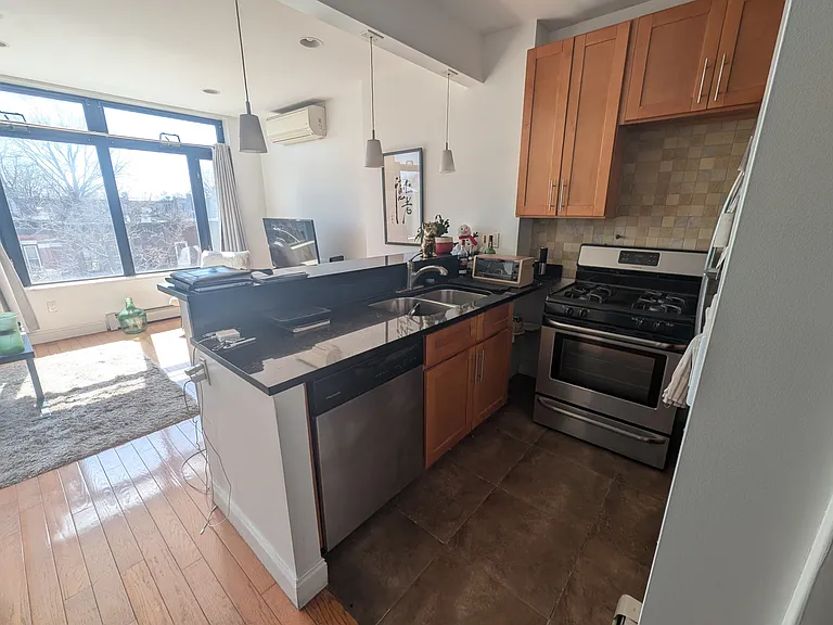 453 Macon St #4 — Photo 6