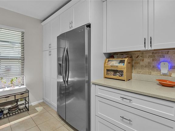 3rd image of 9 Plantation Dr APT 204